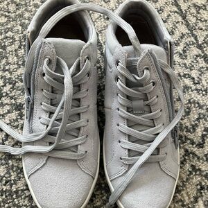 Light Gray High-Top Sneakers Vionic